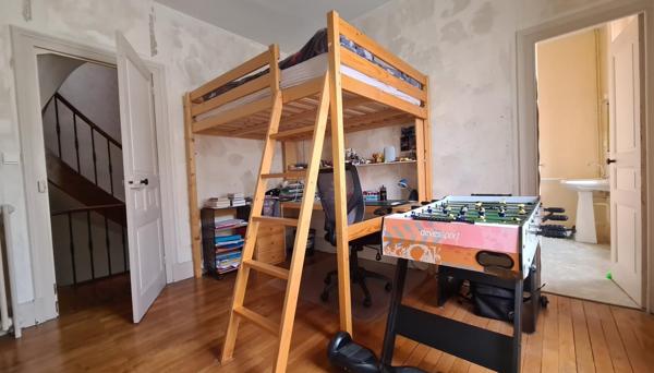 Maison à BRESSUIRE, 79300 - 10 pièces 160m²