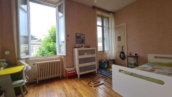 Maison à BRESSUIRE, 79300 - 10 pièces 160m²