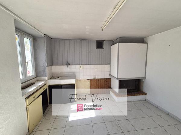 A VENDRE aux Herbiers, Maison à rénover de 51 m2 env avec 1 chambre et un garage sur un terrain de 385 m2 env