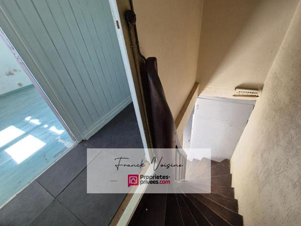 A VENDRE aux Herbiers, Maison à rénover de 51 m2 env avec 1 chambre et un garage sur un terrain de 385 m2 env