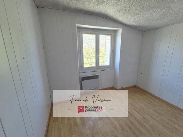 A VENDRE aux Herbiers, Maison à rénover de 51 m2 env avec 1 chambre et un garage sur un terrain de 385 m2 env