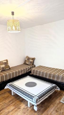 STUDIO F1 de 22m2, une cuisine séparée, une salle et WC .