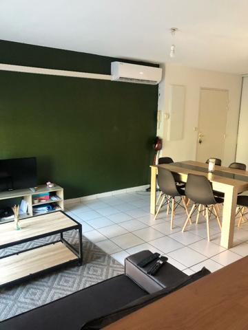 A LOUER APPARTEMENT T3 AVEC TERRASSE, GARAGE ET PISCINE Résidence les Arbousiers