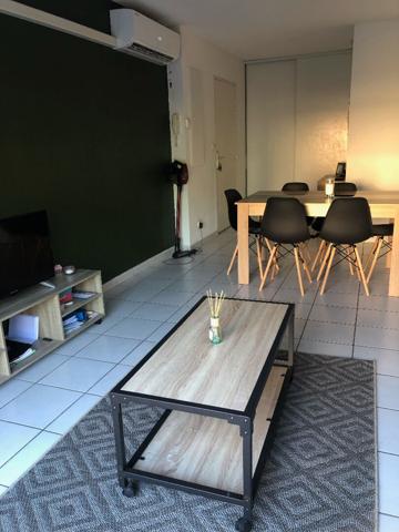 A LOUER APPARTEMENT T3 AVEC TERRASSE, GARAGE ET PISCINE Résidence les Arbousiers