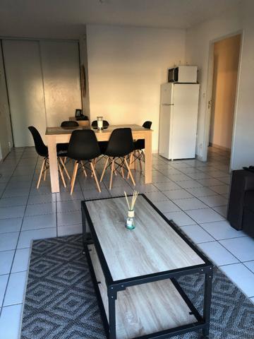 A LOUER APPARTEMENT T3 AVEC TERRASSE, GARAGE ET PISCINE Résidence les Arbousiers