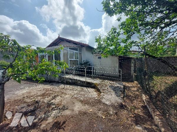 SAINT-GAUDENS, ensemble immobilier composé d'une habitation principale et de nombreuses dépendances.