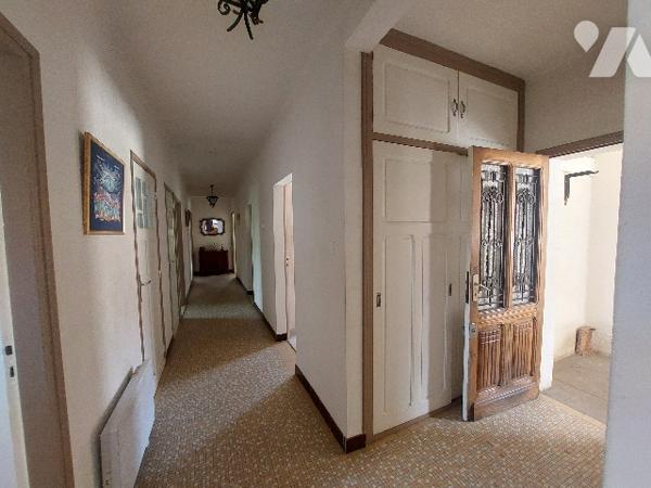 SAINT-GAUDENS, ensemble immobilier composé d'une habitation principale et de nombreuses dépendances.