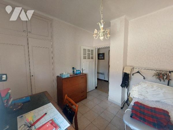 SAINT-GAUDENS, ensemble immobilier composé d'une habitation principale et de nombreuses dépendances.