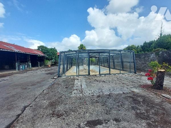 SAINT-GAUDENS, ensemble immobilier composé d'une habitation principale et de nombreuses dépendances.