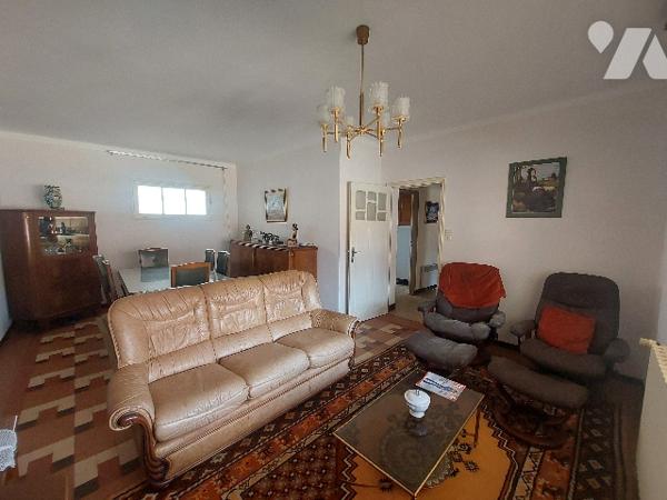 SAINT-GAUDENS, ensemble immobilier composé d'une habitation principale et de nombreuses dépendances.