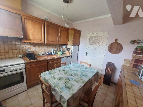 SAINT-GAUDENS, ensemble immobilier composé d'une habitation principale et de nombreuses dépendances.