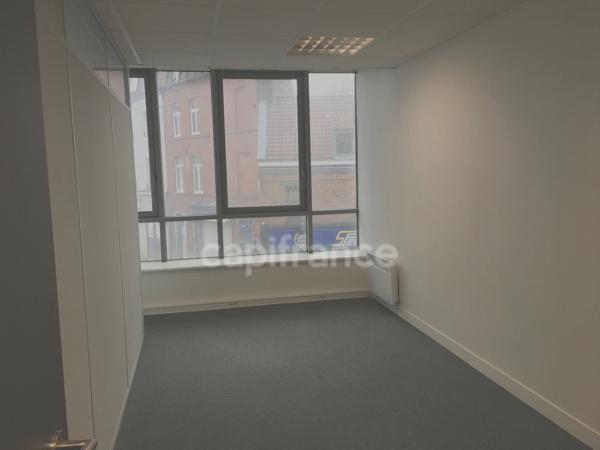Dpt Nord (59), à vendre ROUBAIX immeuble de rapport Bureau 67m2 centre-ville en zone franche et QQPV au pied des transports .
