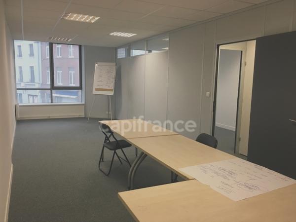 Dpt Nord (59), à vendre ROUBAIX immeuble de rapport Bureau 67m2 centre-ville en zone franche et QQPV au pied des transports .