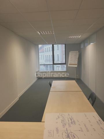 Dpt Nord (59), à vendre ROUBAIX immeuble de rapport Bureau 67m2 centre-ville en zone franche et QQPV au pied des transports .