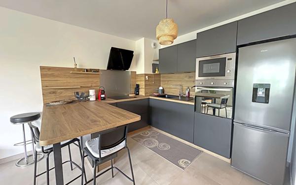 Appartement à louer    3 pièces •  Marseille 8