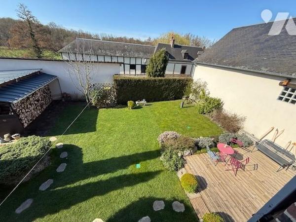 St Pierre de Cernières, jolie maison atypique joliment rénovée aux prestations de qualités