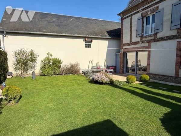 St Pierre de Cernières, jolie maison atypique joliment rénovée aux prestations de qualités