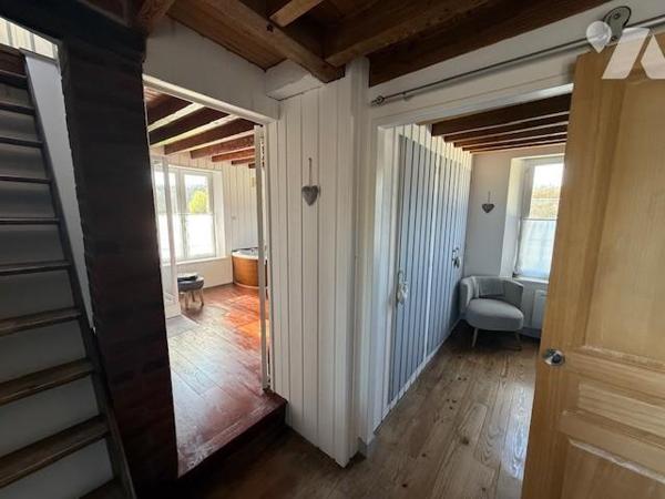 St Pierre de Cernières, jolie maison atypique joliment rénovée aux prestations de qualités