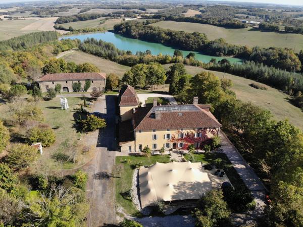 Château de charme avec vue sur les Pyrénées, parc et dépendances