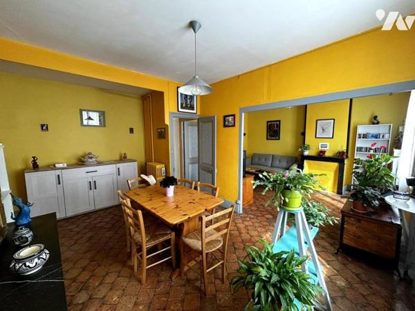 harmante maison avec jardin, dépendance et deux garages –