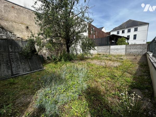 harmante maison avec jardin, dépendance et deux garages –