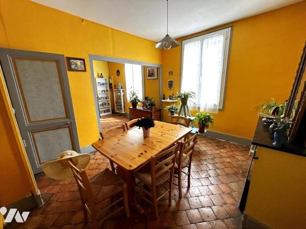 harmante maison avec jardin, dépendance et deux garages –