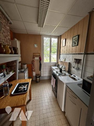 harmante maison avec jardin, dépendance et deux garages –