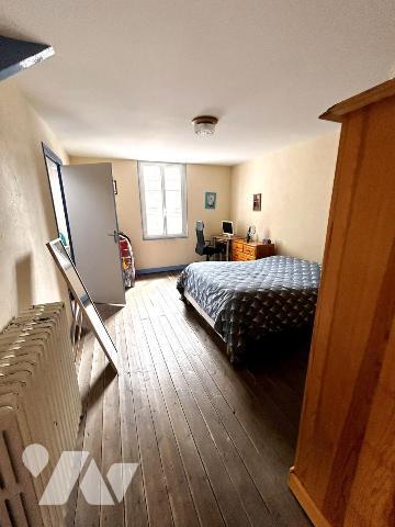 harmante maison avec jardin, dépendance et deux garages –