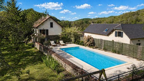 Vente                                                      Maison
                        
                                         460 m2                     à Gourdon