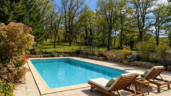 Vente                                                      Maison
                        
                                         460 m2                     à Gourdon
