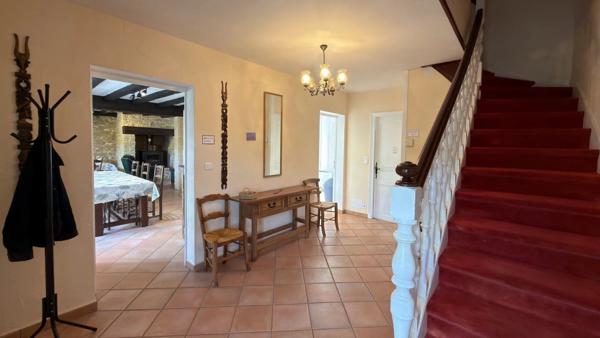 Vente                                                      Maison
                        
                                         460 m2                     à Gourdon
