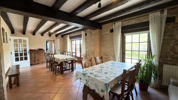 Vente                                                      Maison
                        
                                         460 m2                     à Gourdon