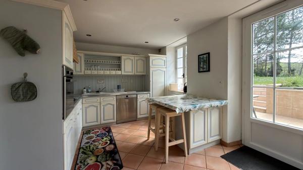 Vente                                                      Maison
                        
                                         460 m2                     à Gourdon