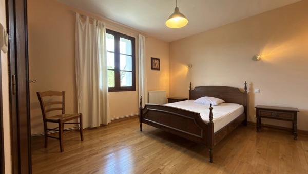 Vente                                                      Maison
                        
                                         460 m2                     à Gourdon