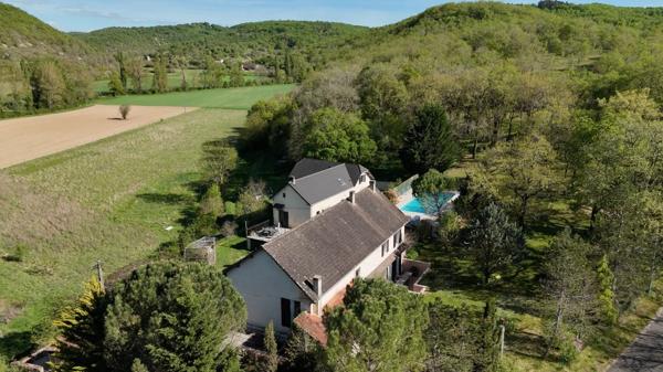 Vente                                                      Maison
                        
                                         460 m2                     à Gourdon