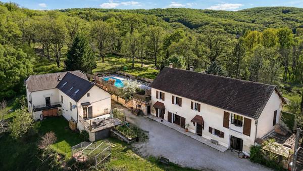 Vente                                                      Maison
                        
                                         460 m2                     à Gourdon