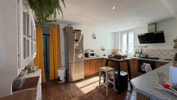 Vente                                                      Maison
                        
                                         460 m2                     à Gourdon