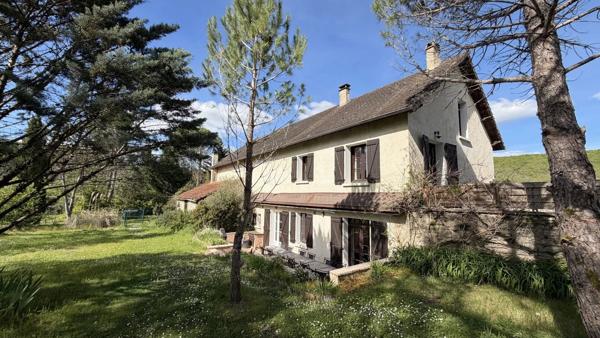 Vente                                                      Maison
                        
                                         460 m2                     à Gourdon