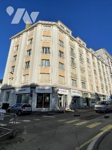 Appartement 3 chambres, balcon, parking, cave.