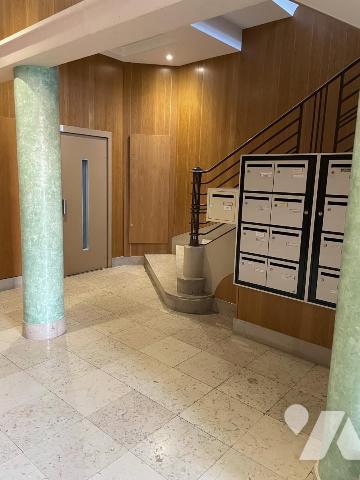 Appartement 3 chambres, balcon, parking, cave.