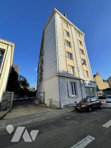 Appartement 3 chambres, balcon, parking, cave.