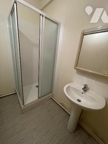 Appartement 3 chambres, balcon, parking, cave.