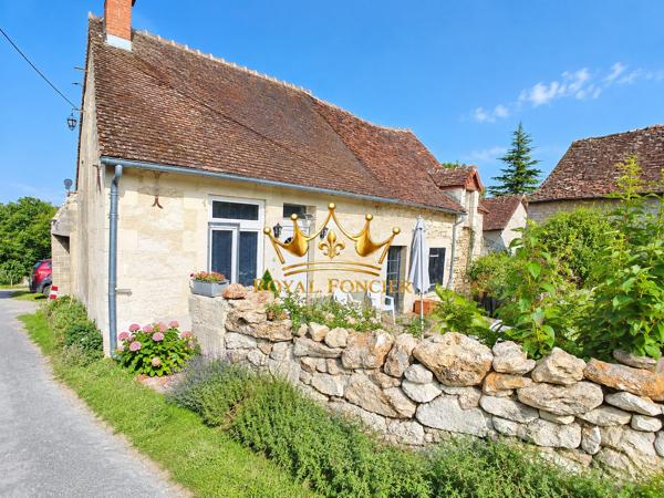 Dans un hameau, deux bâtisses à finir de restaurer