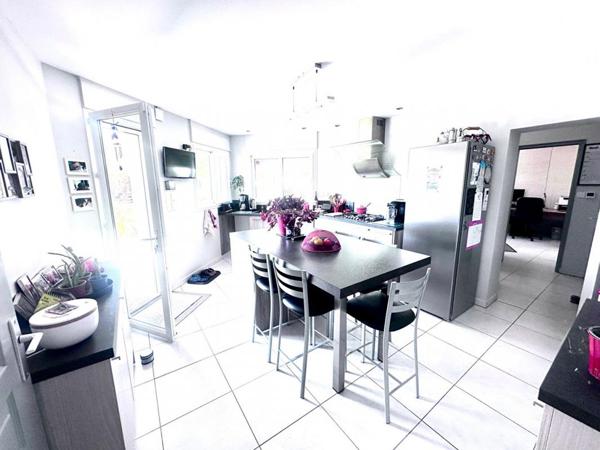 Propriété au calme et proche commerces