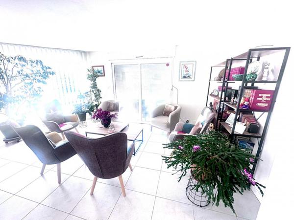 Propriété au calme et proche commerces