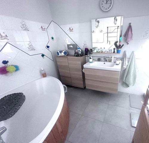 Propriété au calme et proche commerces