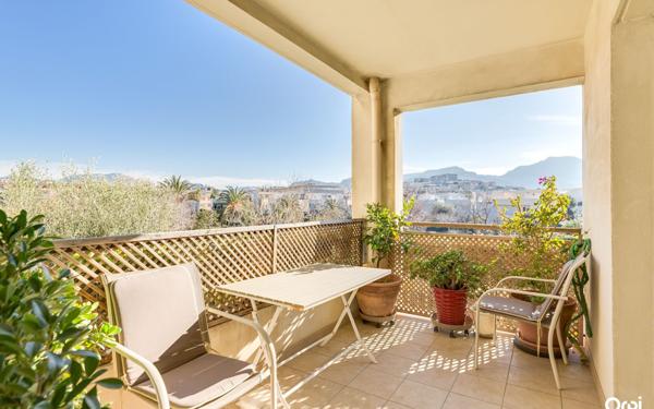 Appartement à vendre    4 pièces • 123 m2 Marseille 8