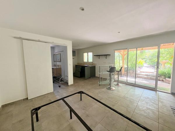 Charmante maisonnette de 35 m² et T3 de 70m2 avec jardin arboré de 650 m² – Fréjus