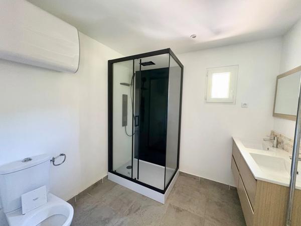 Charmante maisonnette de 35 m² et T3 de 70m2 avec jardin arboré de 650 m² – Fréjus