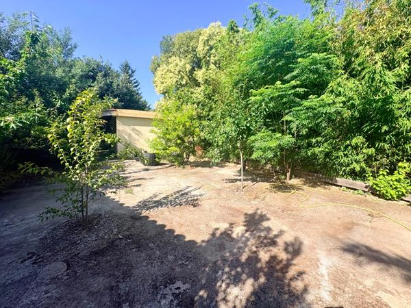 Charmante maisonnette de 35 m² et T3 de 70m2 avec jardin arboré de 650 m² – Fréjus